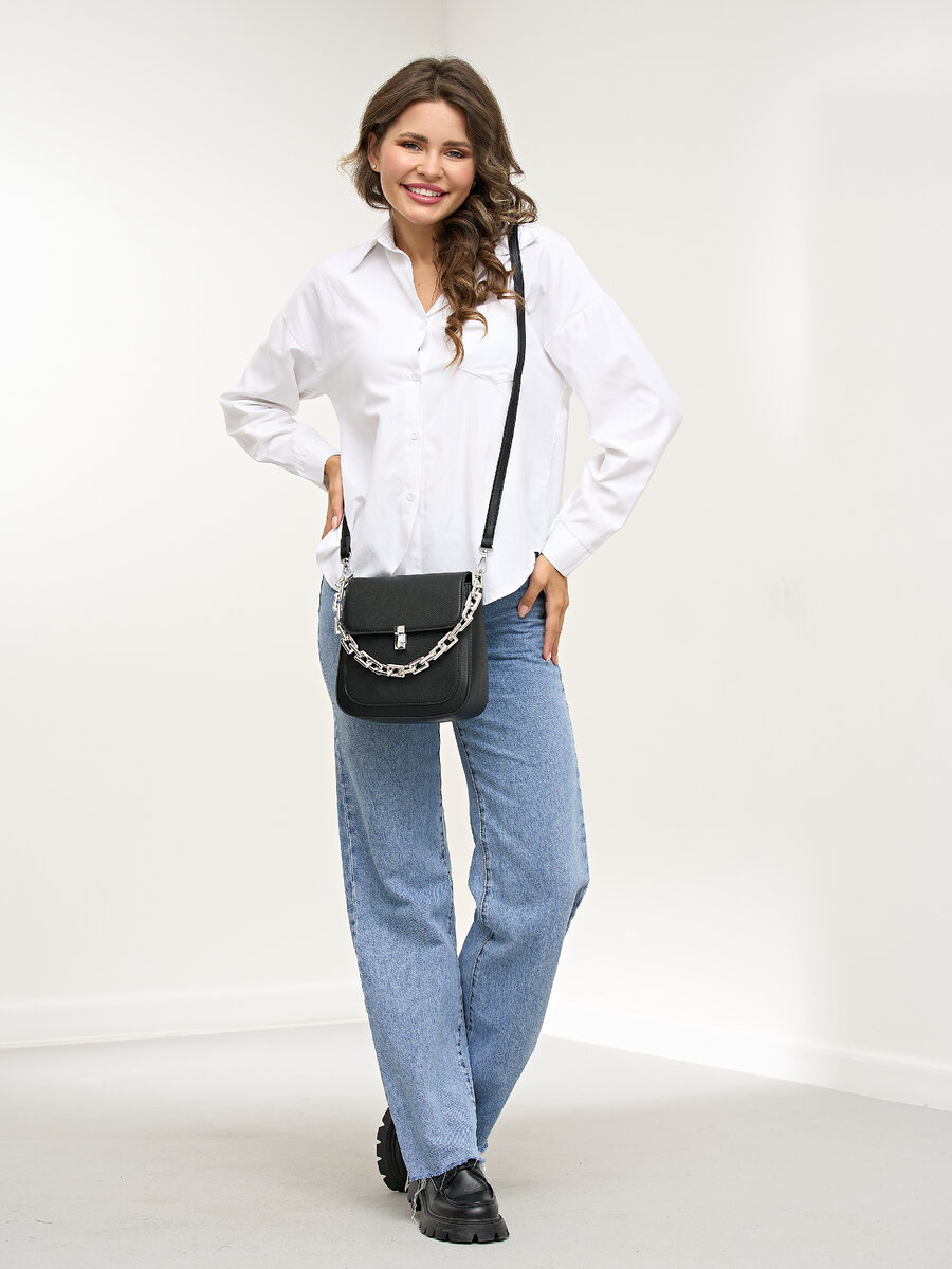 Сумочка с декоративной цепочкой