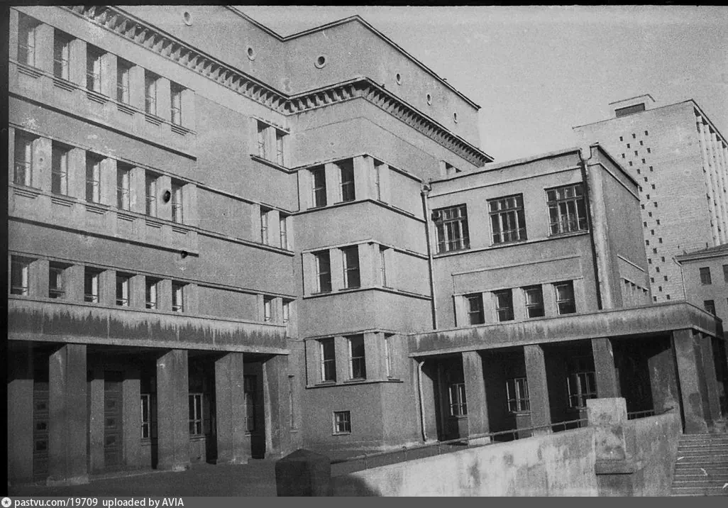 1-й Котельнический переулок, 5. Школа № 497. Автор AVIA.