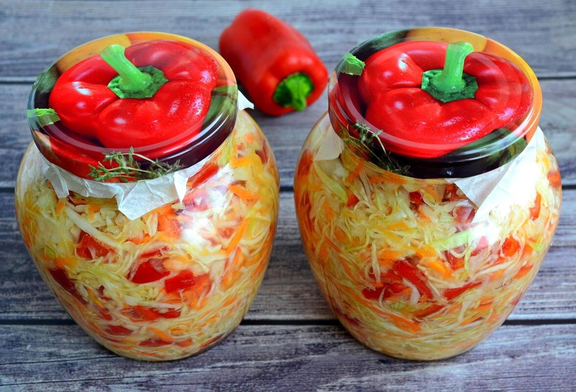 салаты с оранжевым капуста. салат с лаймом. капуста квашеная провансаль. осенние салаты простые и вкусные. салат витаминный из капусты и моркови и перца.