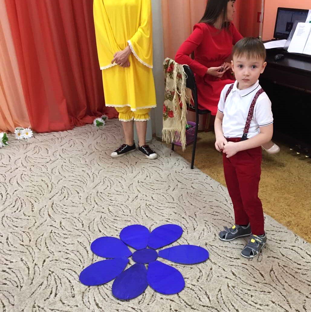 Ярослав на утреннике в детском саду