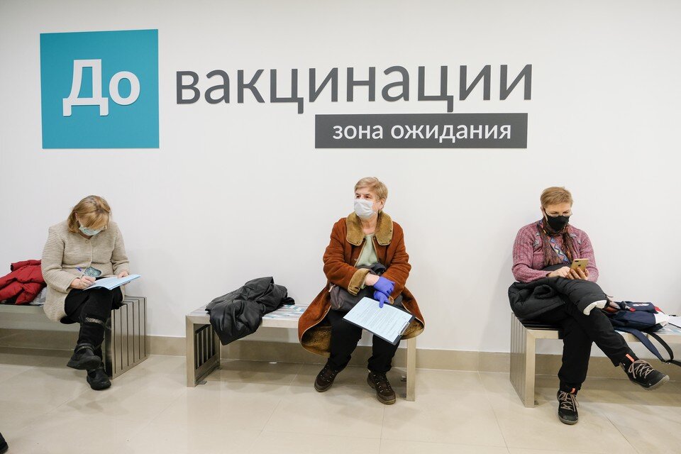     Более 700 человек интраназально привились от коронавируса в Петербурге Артем КИЛЬКИН (архив)