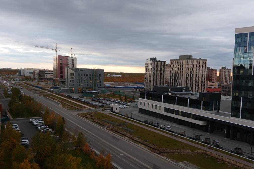   В Новом Уренгое завершается сезон дорожных работ