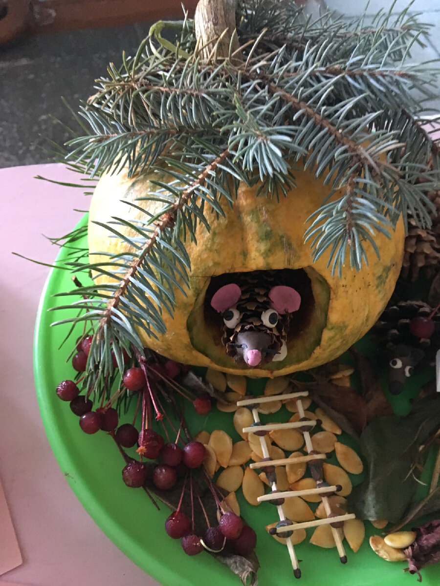 Выставка поделок.