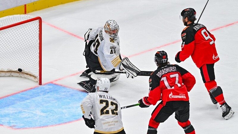     В итоге гости забрали победу в серии буллитов.