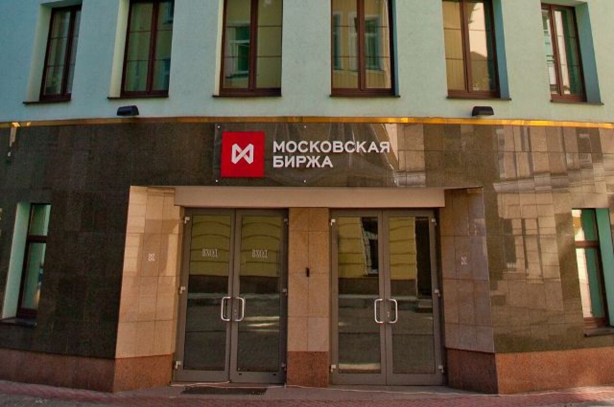    Индексы Мосбиржи и РТС замедлили падение до 1,5-1,7%