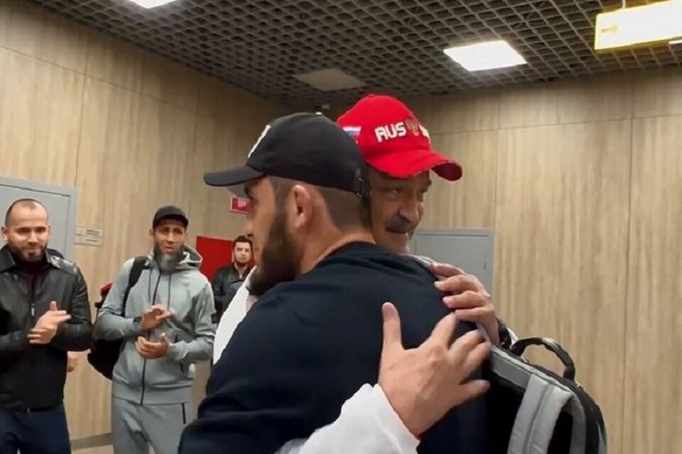     Сергей Меликов поздравил земляка с победой. Фото: скриншот видео.