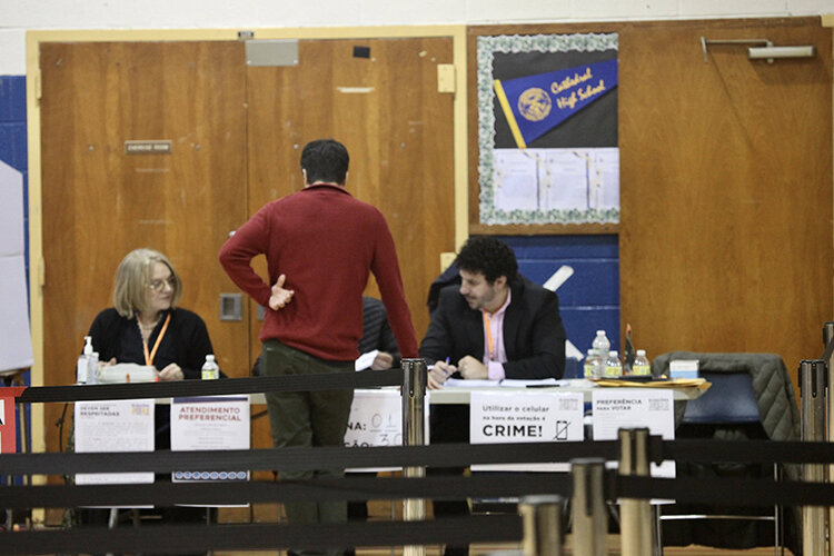    После обработки 100% бюллетеней Лула опередил действующего главу государства Жаира Болсонару почти на 2 млн голосов — 50,9% против 49,1%