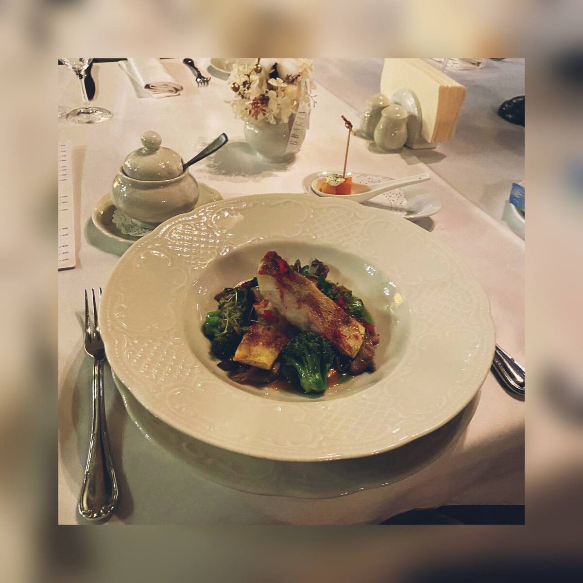 В видео-обзоре лучше показано, что там за рыба