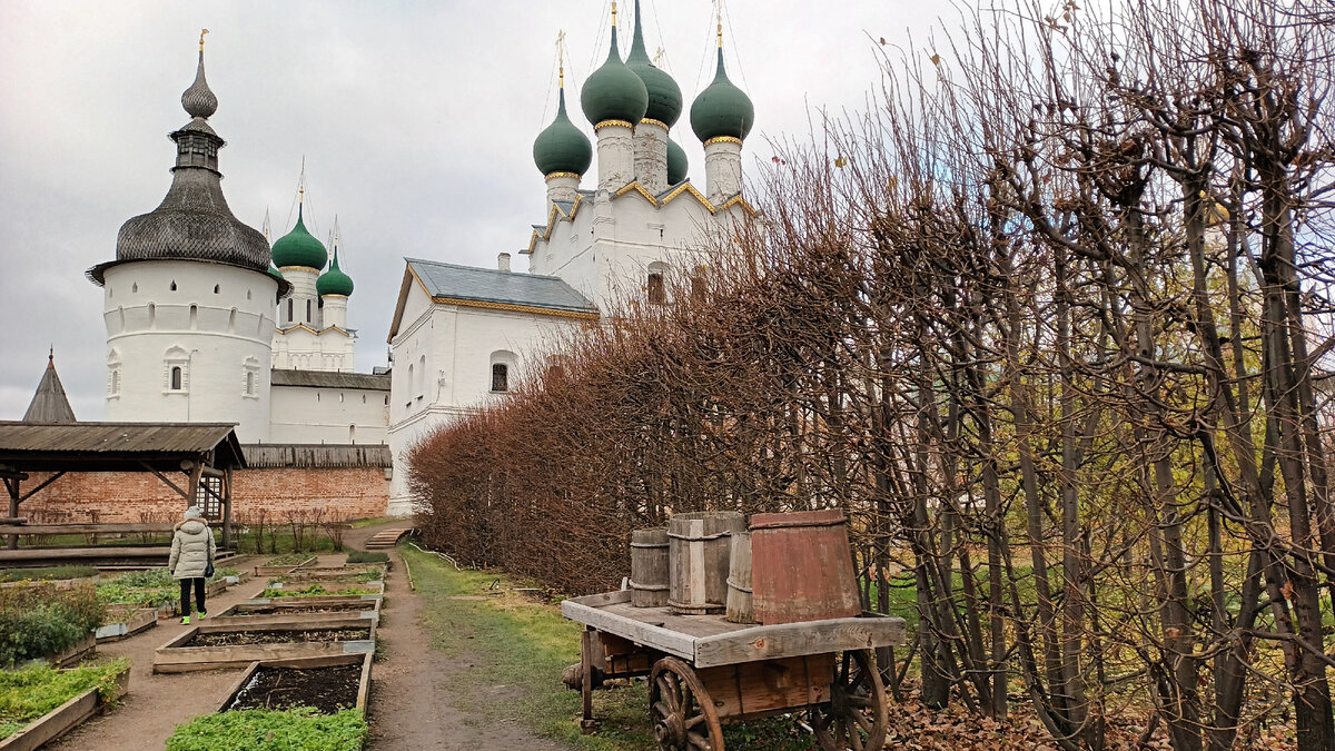 72 137. Архиерейский двор Ростов Великий. Государевы хоромы Ростовского Кремля. Тверь Архиерейский двор в старину