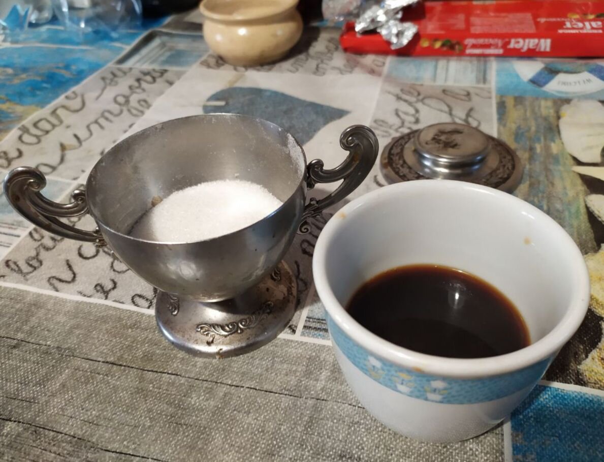 Как правильно пить кофе: с сахаром или без него? 