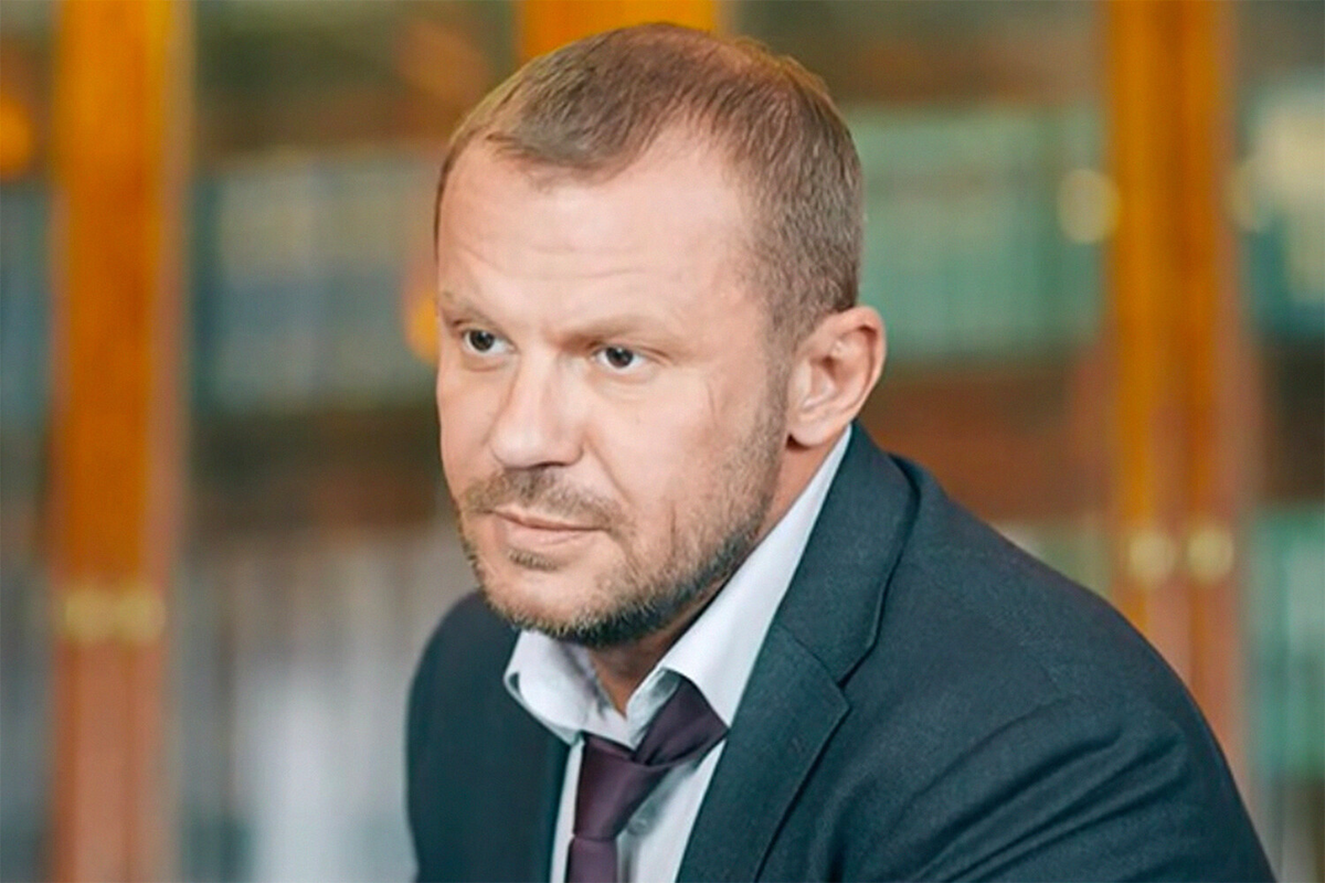 Андрей Стоянов в сериале «Перелётные птицы» 
Фото: Кадр из сериала «Перелётные птицы»