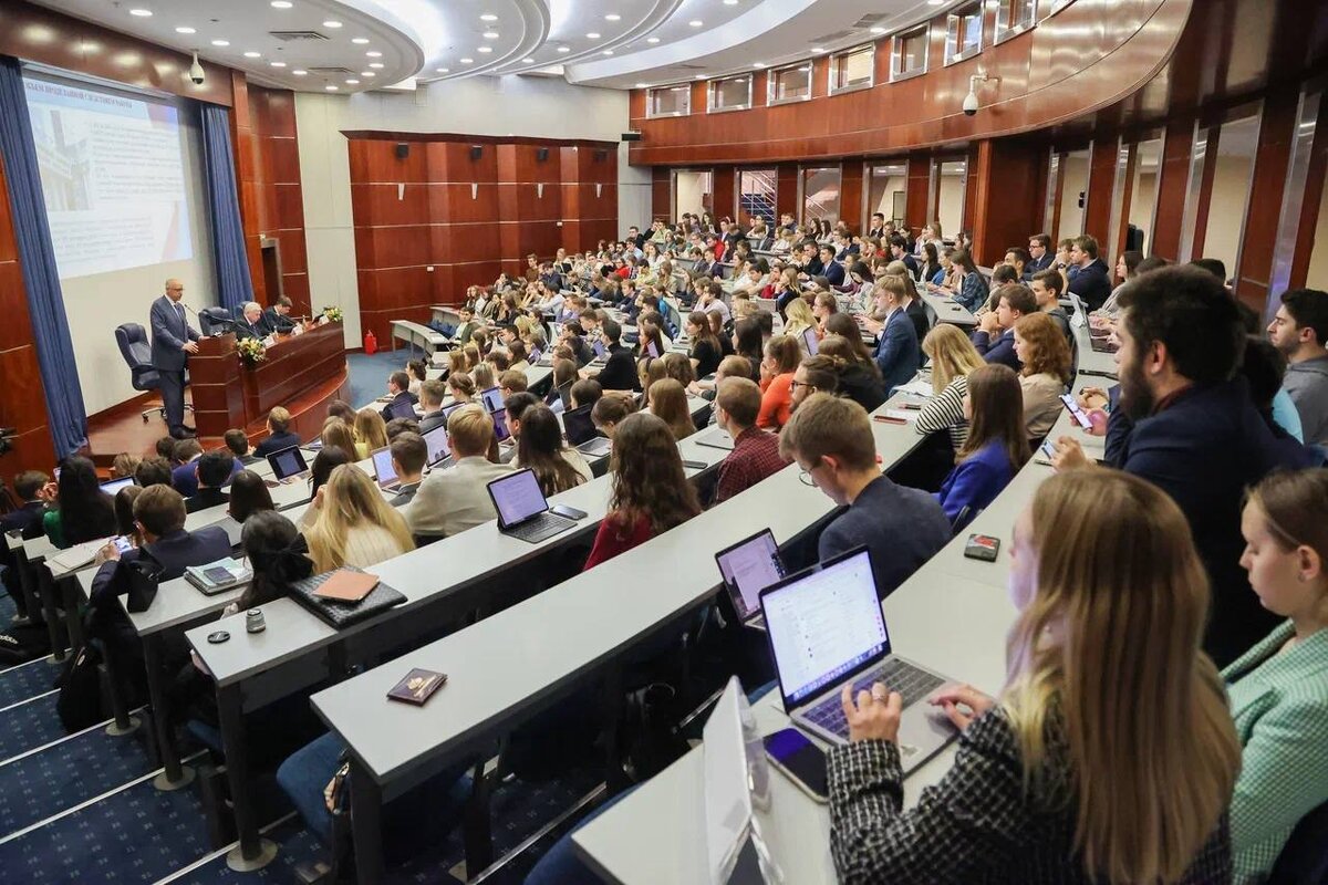 Спбгуп 2023. Выступил с лекцией. Спб гуманитарный университет актовый зал. Парламентская модель мгимо. Выступил с лекцией.