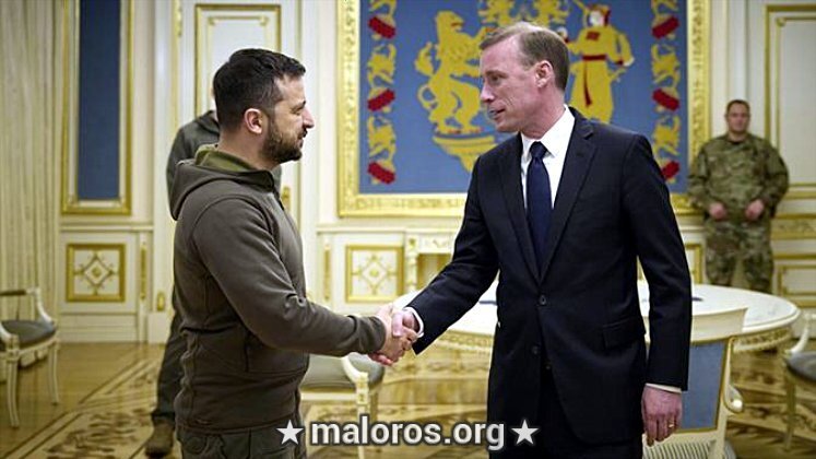 На фото: президент Украины Владимир Зеленский и советник президента США по национальной безопасности Джейк Салливан (слева направо) во время встречи (Фото: AP/TAСС)