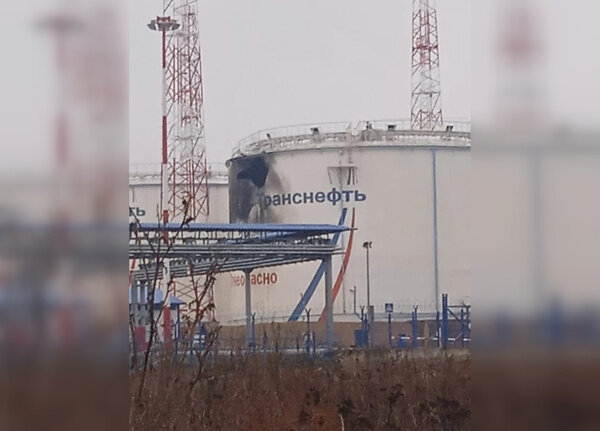 Атакованная нефтебаза в селе Стальной Конь. Обложка © VK / "Инцидент | Орёл"