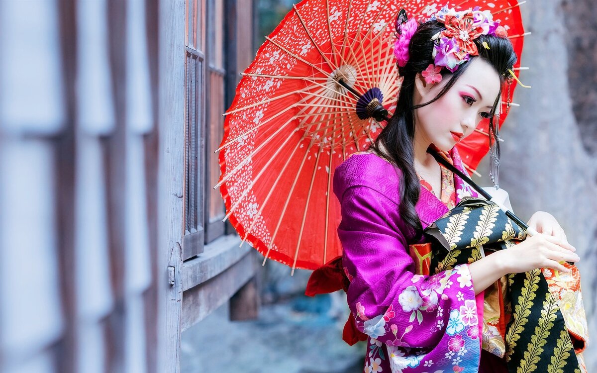 Гейша в национальном костюме