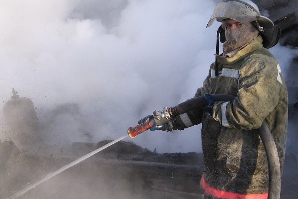     Обгоревшего мужчину нашли пожарные в пылающем доме в Хабаровске  ГУ МЧС России по Хабаровскому краю