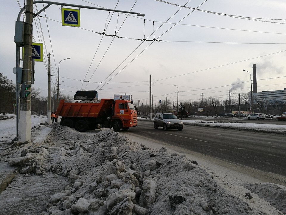     Город закупит пять новых машин для уборки дорог. Инна ШЕРЕМЕТЬЕВА