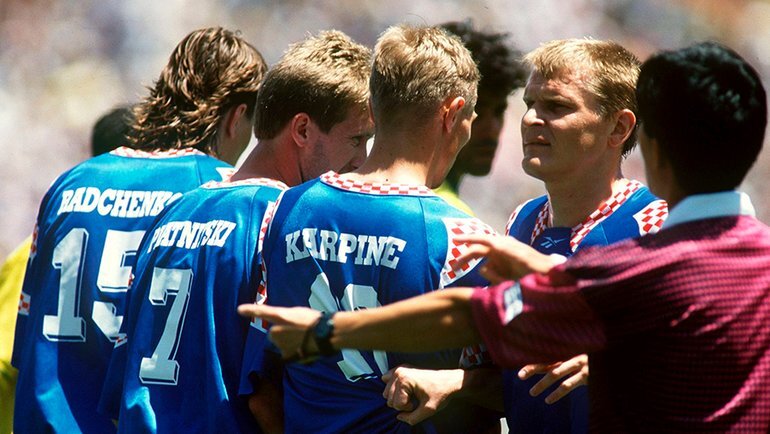    Сергей Горлукович и футболисты сборной России на ЧМ-1994.