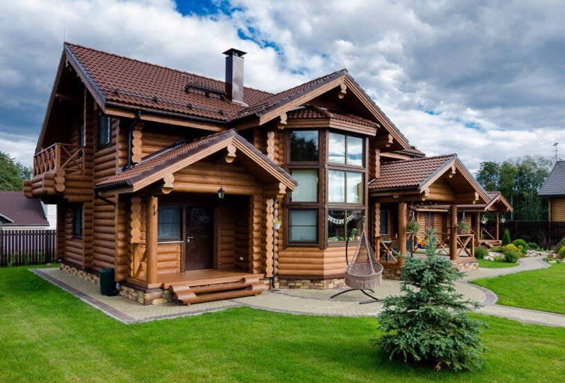 Источник https://srubovie-doma.ru/public/page_images/815x0-stroitelstvo-domov__.jpg