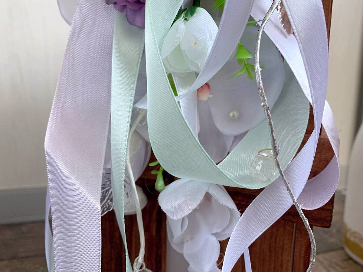 Ленты трех оттенков: белые, нежно салатовые и светло-сиреневые