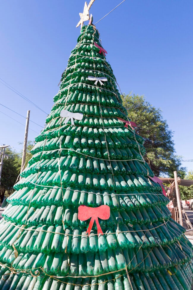 Новогодняя елка из пластиковых бутылок | Вселенная совето�в