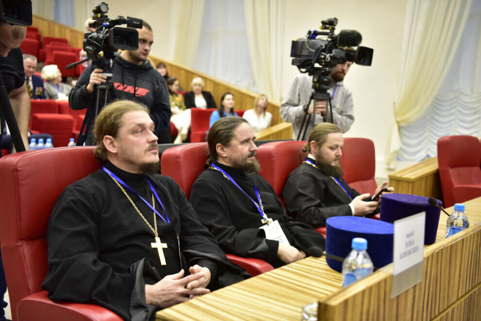       В Салехарде на парламентских чтениях обсуждают глобальные вызовы современности

📷      В Салехарде на парламентских чтениях обсуждают глобальные вызовы современности

📷      В Салехарде на парламентских чтениях обсуждают глобальные вызовы современности
