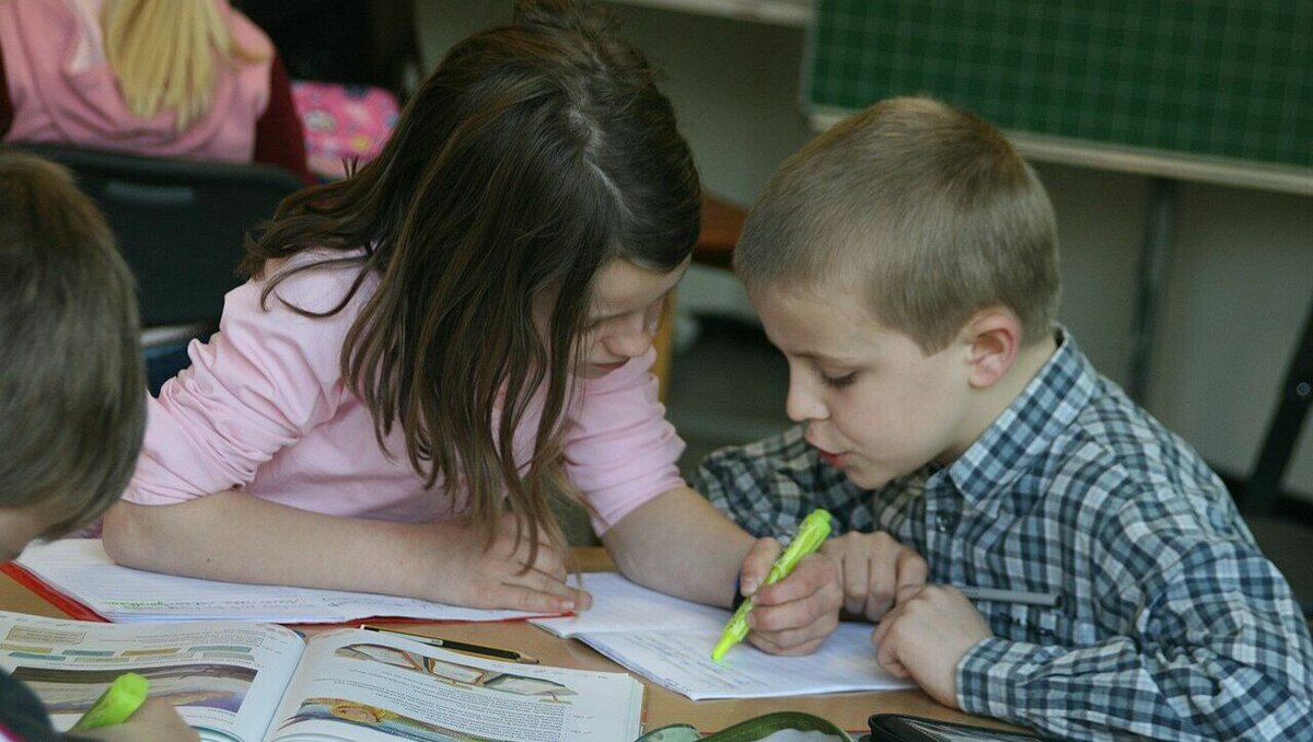     Женщины и мужчины равны в своих правах, однако список неженских профессий нельзя упразднять, сообщил RostovGazeta председатель Ростовской областной организации Общероссийского профсоюза образования Владимир Гайворонский.