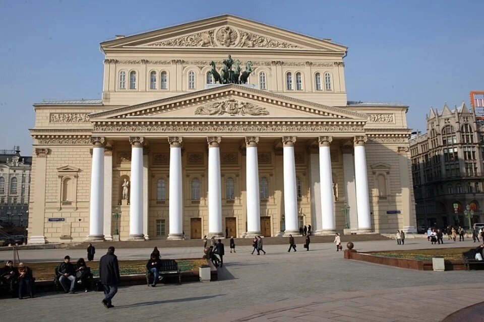     Большой театр начал продажу билетов на новогодний балет по льготным ценам Вадим ШЕРСТЕНИКИН