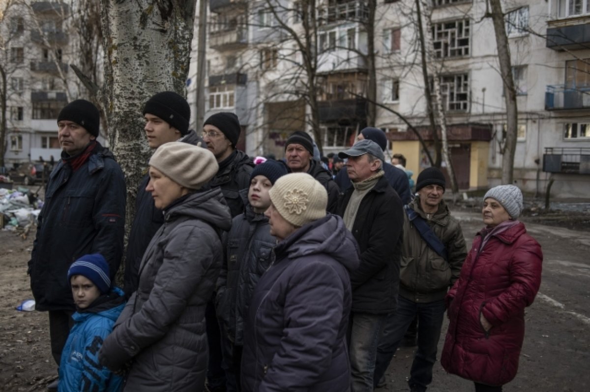   Раздача гуманитарной помощи в Рубежном.