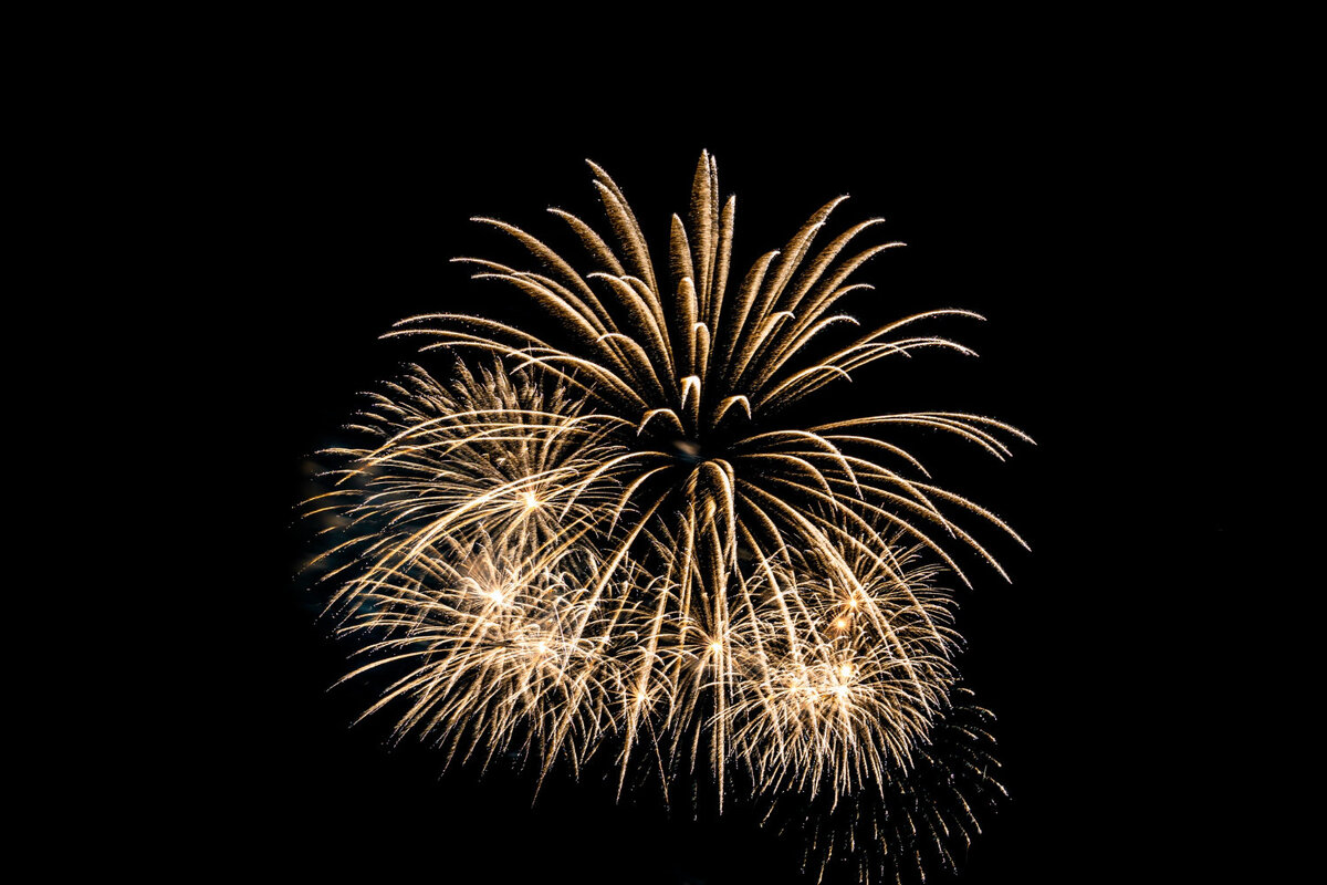    Важно соблюдать закон при запуске фейерверковfreepik.com