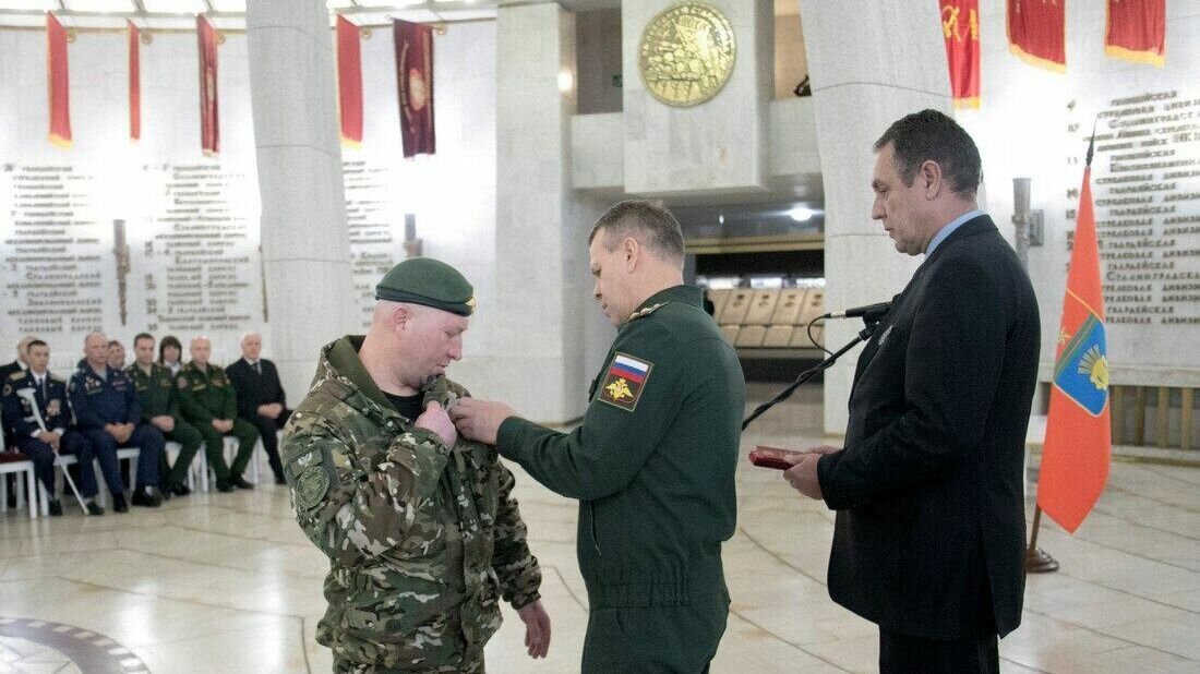     Двое волгоградцев получили сегодня высокие государственные награды за мужество и самоотверженность во время проведения специальной военной операции на Украине.
