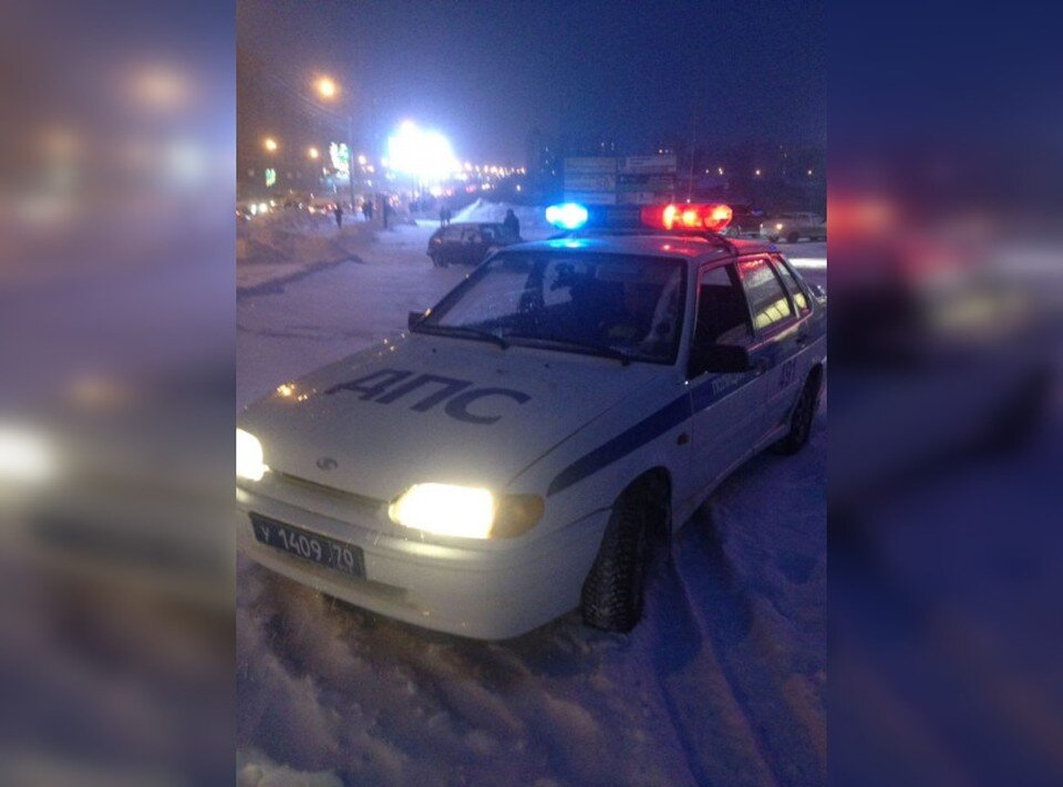    Под Томском столкнулись микроавтобус и Kia Rio. Фото: пресс-служба УМВД России по Томской области