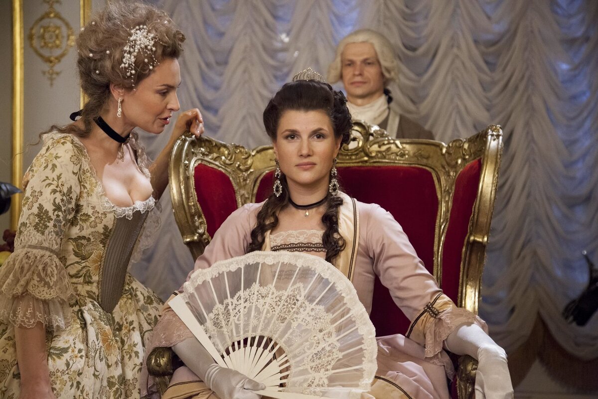 Екатерина Вторая (Марьяна Спивак). Источник фото: https://www.kino-teatr.ru/kino/movie/ros/133107/foto/i2/1309283/