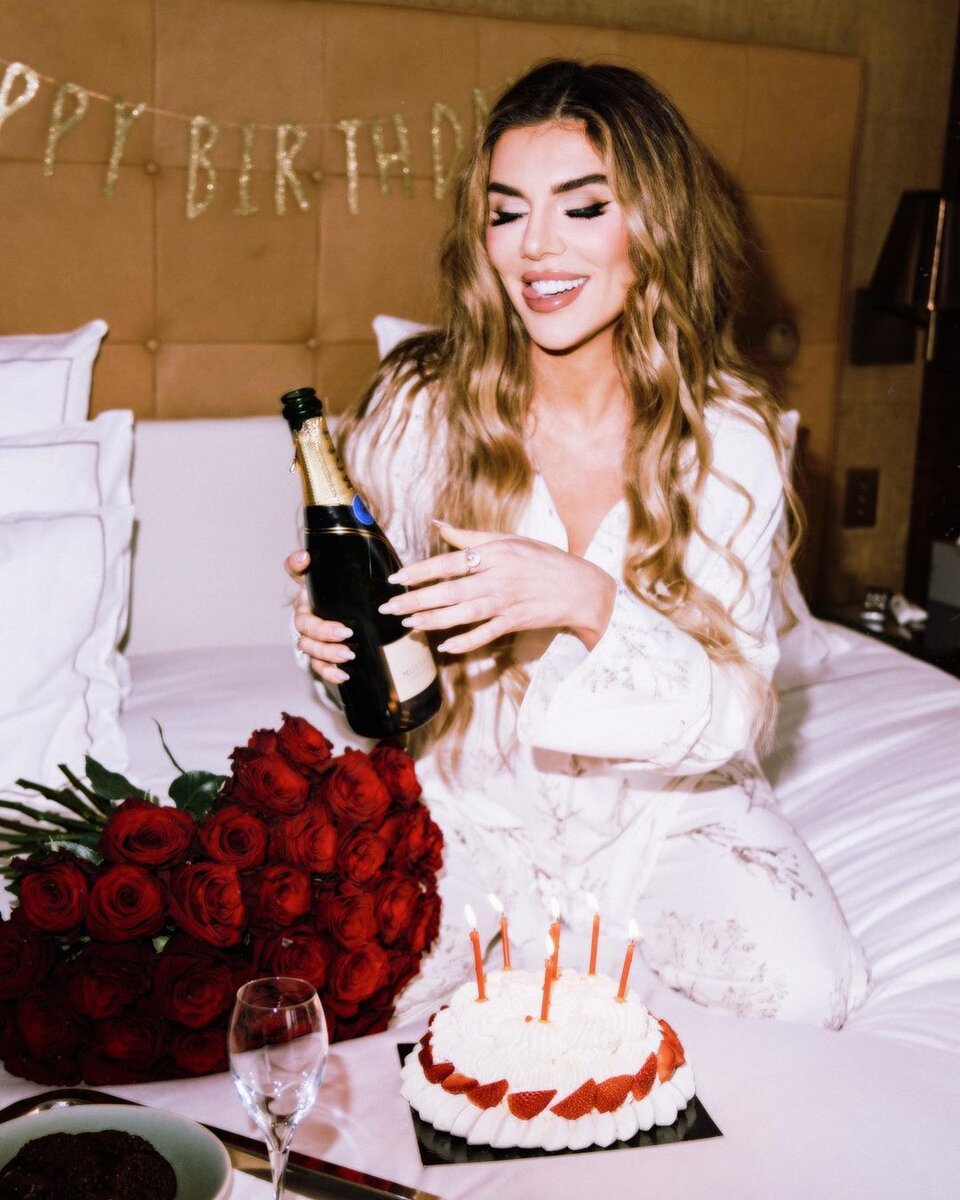    Анна Седокова отметила 40-летиеСоцсети Анны Седоковой