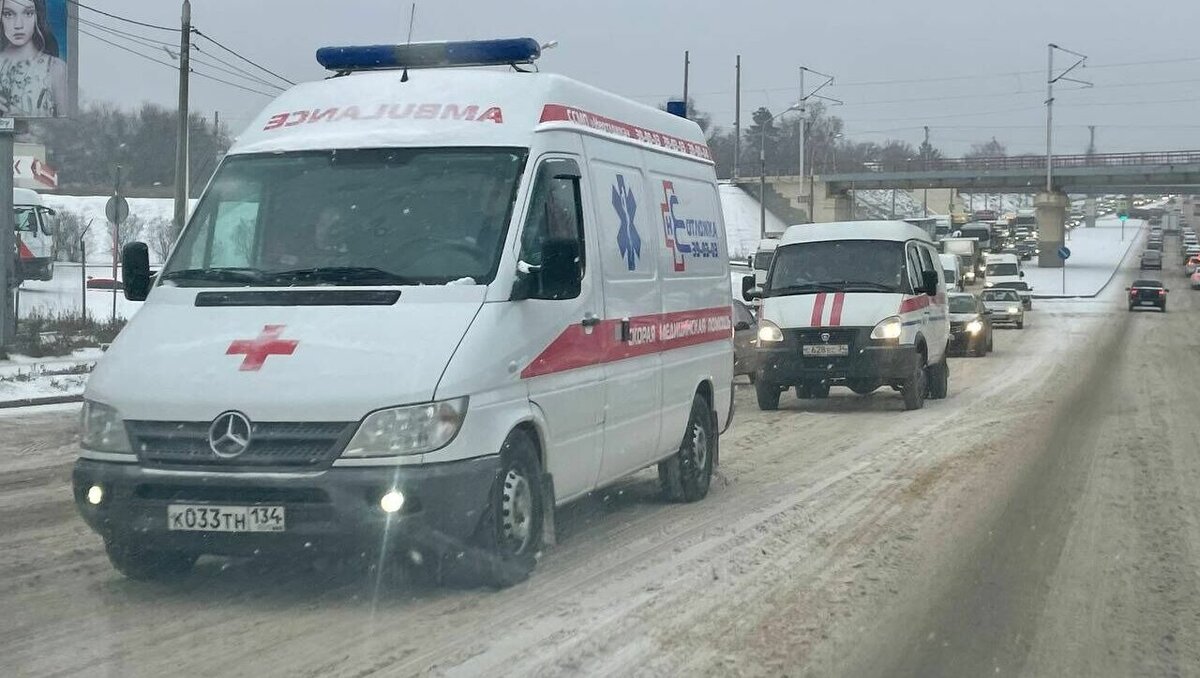     Минувшая неделя в Волгограде с 12 по 18 декабря оказалась богатой на события. Если на волгоградцев в самом ее начале свалился первый снег, вызвавший коммунальный коллапс и спровоцировавший массовые ДТП, то в Еланском районе в пятницу, 16 декабря, с неба упали взрывоопасные неизвестные обломки.
