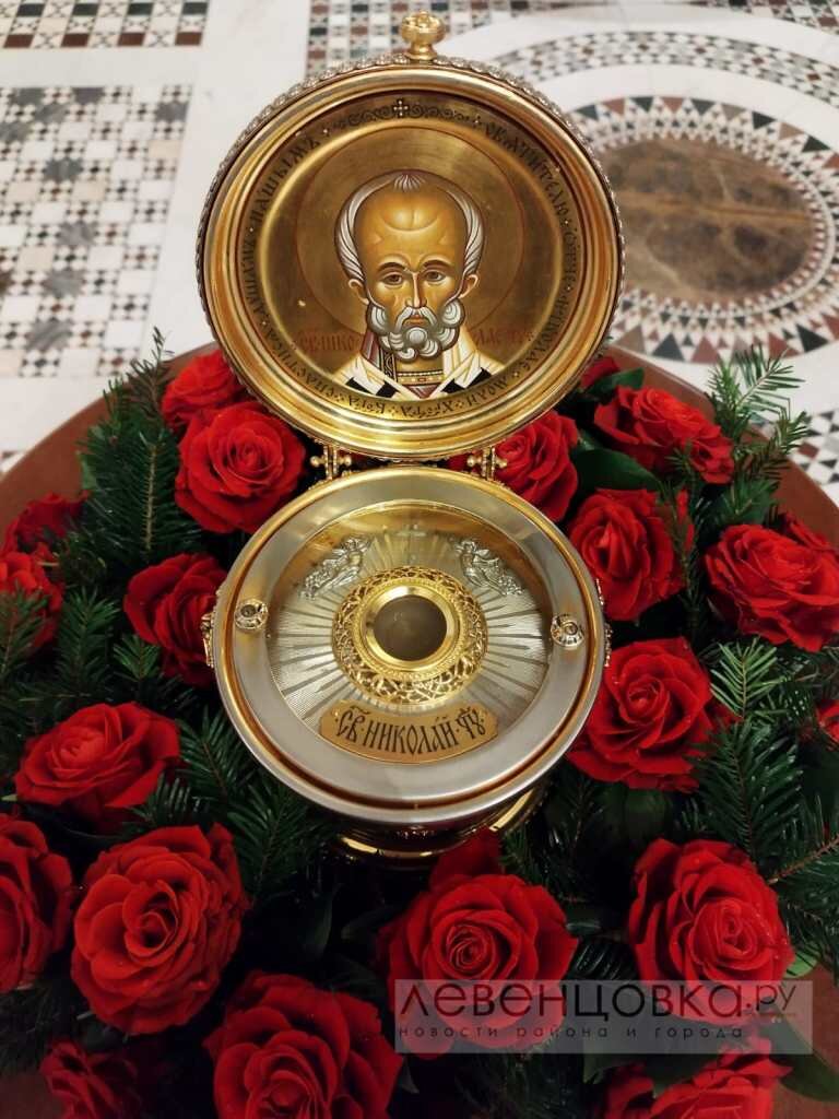    Мощи Николая Чудотворца в храме Сорока мучеников севастийских