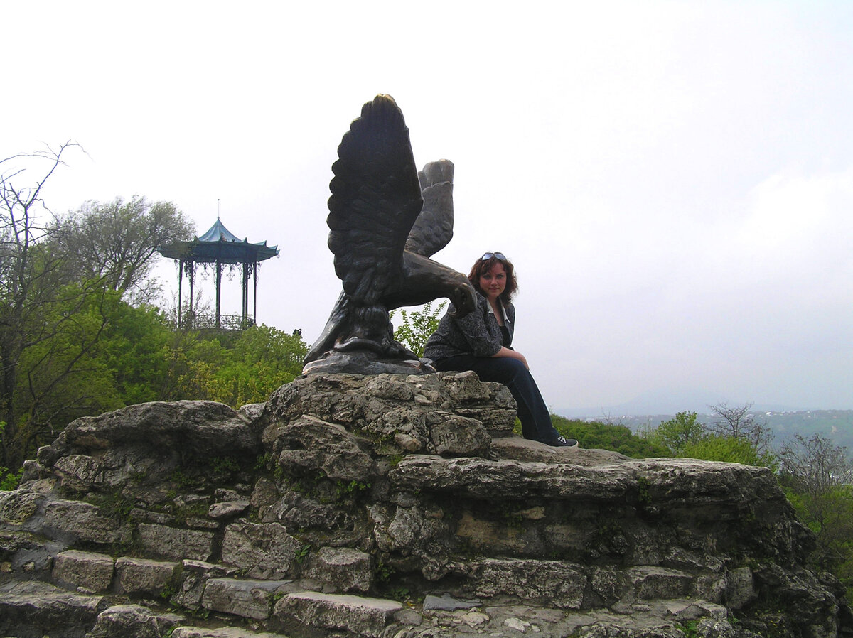 Скульптура Орла (май 2006 года)
