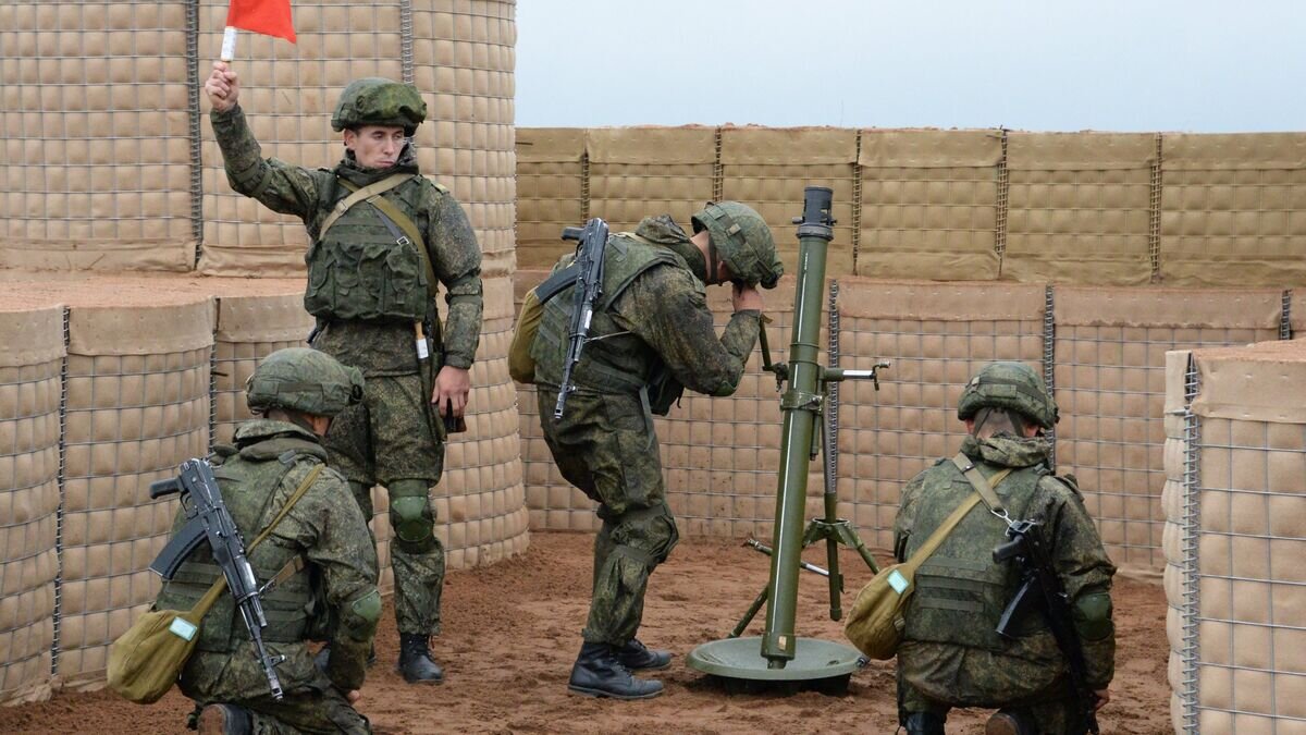    Минометный расчет вооруженных сил РФ во время учений вооружённых сил России и Белоруссии на Лужском полигоне в Ленинградской области. 13 сентября 2017© РИА Новости / Павел Герасимов