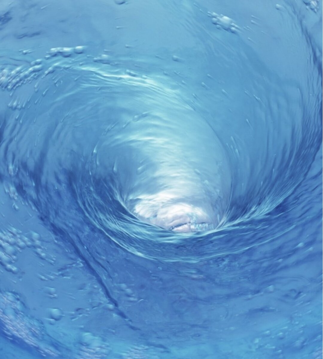 водяная воронка в море