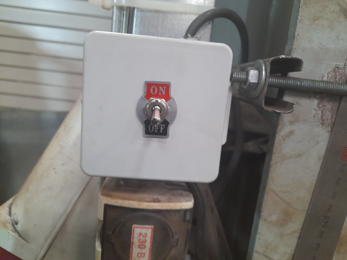 в запыленном сварочном цеху