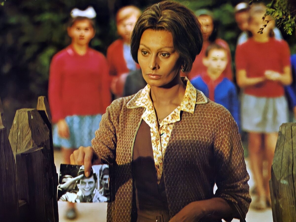 Кадр из фильма «Подсолнухи», 1970 год, режиссер Витторио Де Сика