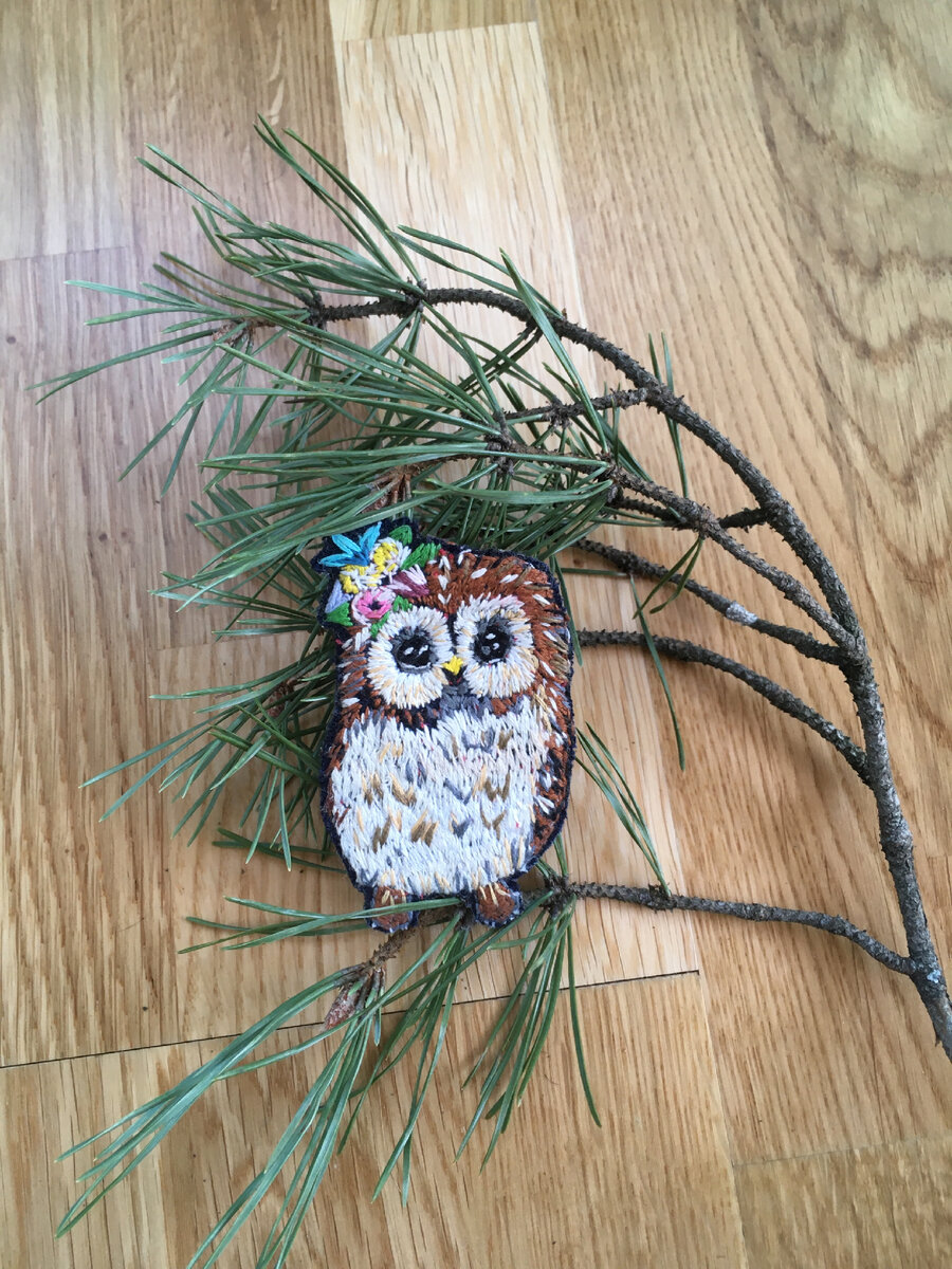 Брошь совушка - вышивка гладью