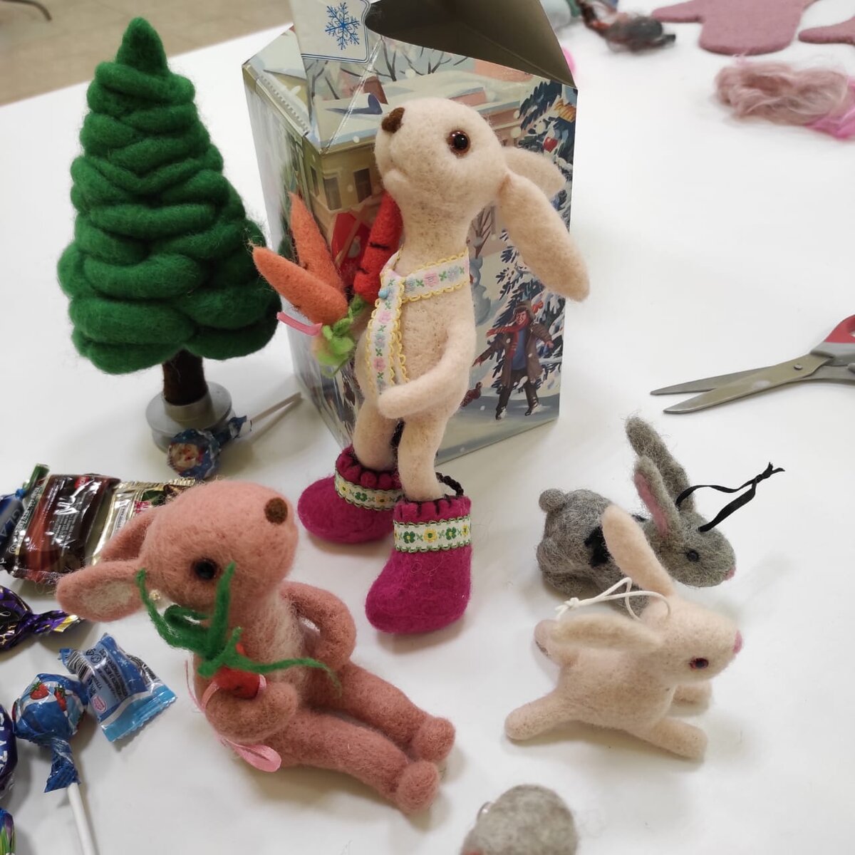 Зайки из шерсти