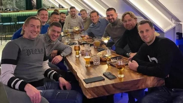    Абсурд теперь норма. Почему жаль Карпина и эстонских футболистов Фото #1