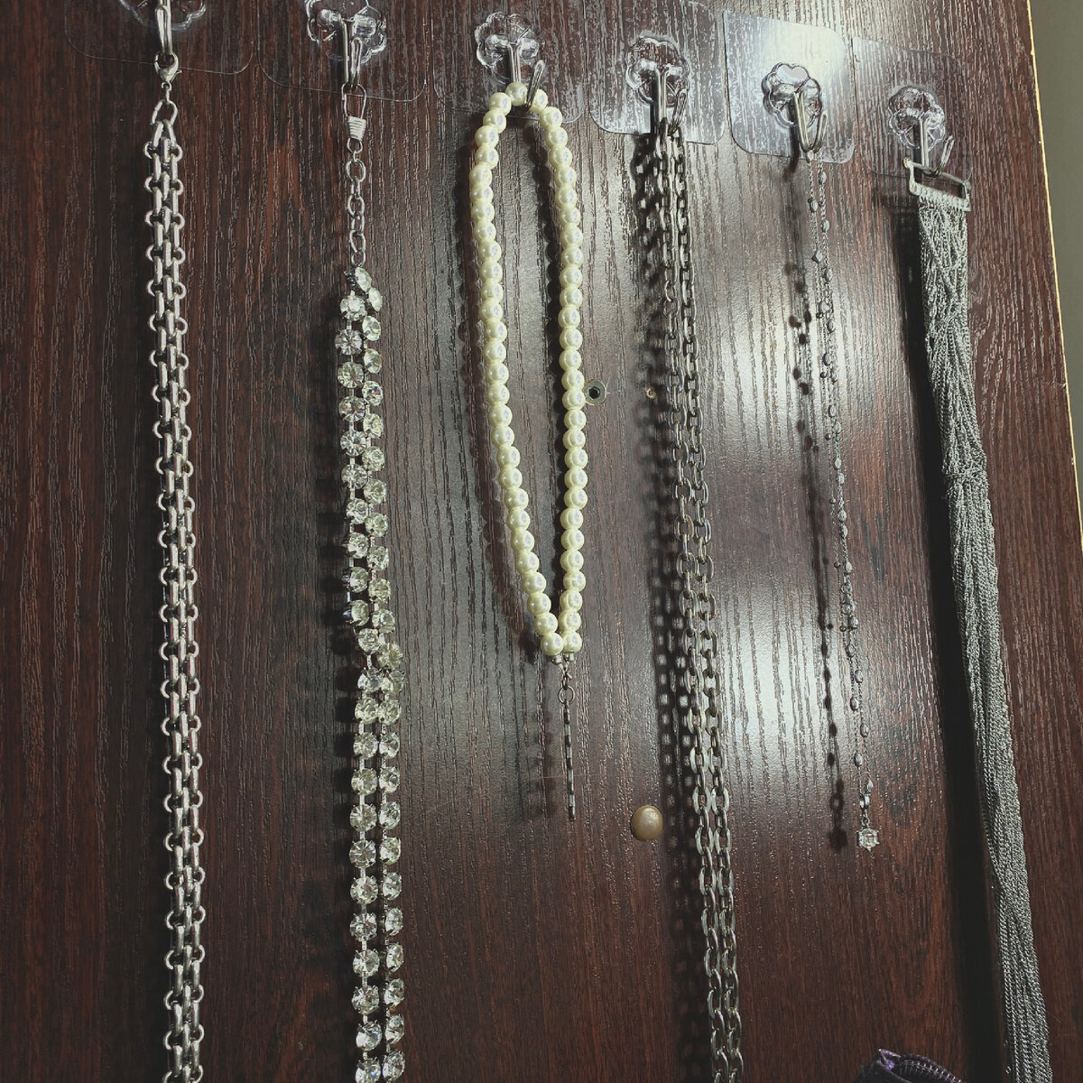 Повесила свои основные украшения. 