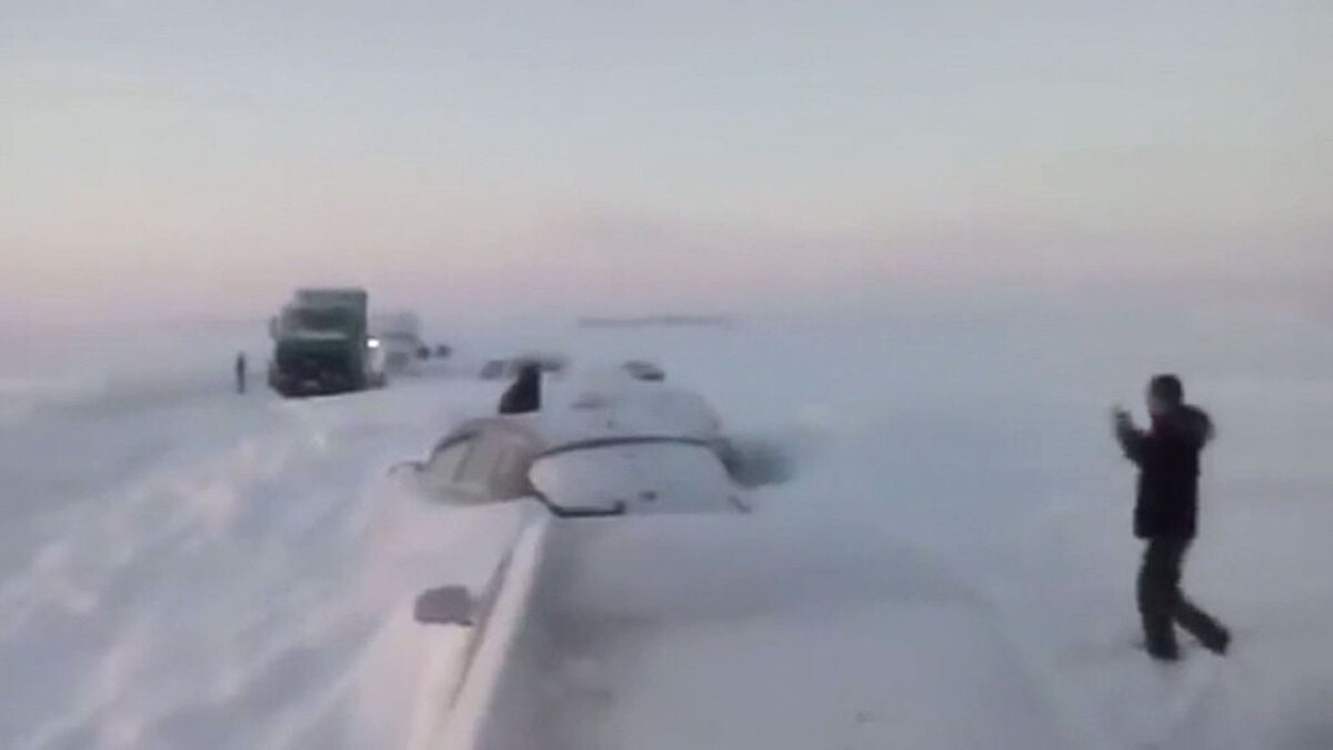 Реальная история из Оренбурга, где больше 80 человек однажды просто застряли на трассе в снежном буране и в сильный мороз, некоторым удалили конечности после этого