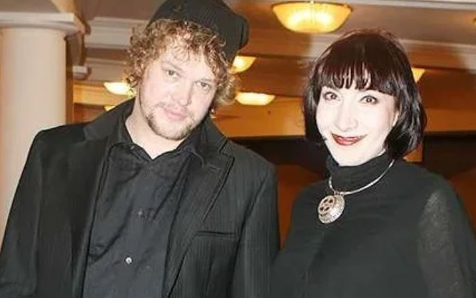 Вилле Хаапасало со второй женой.Фото Яндекс.Картинки