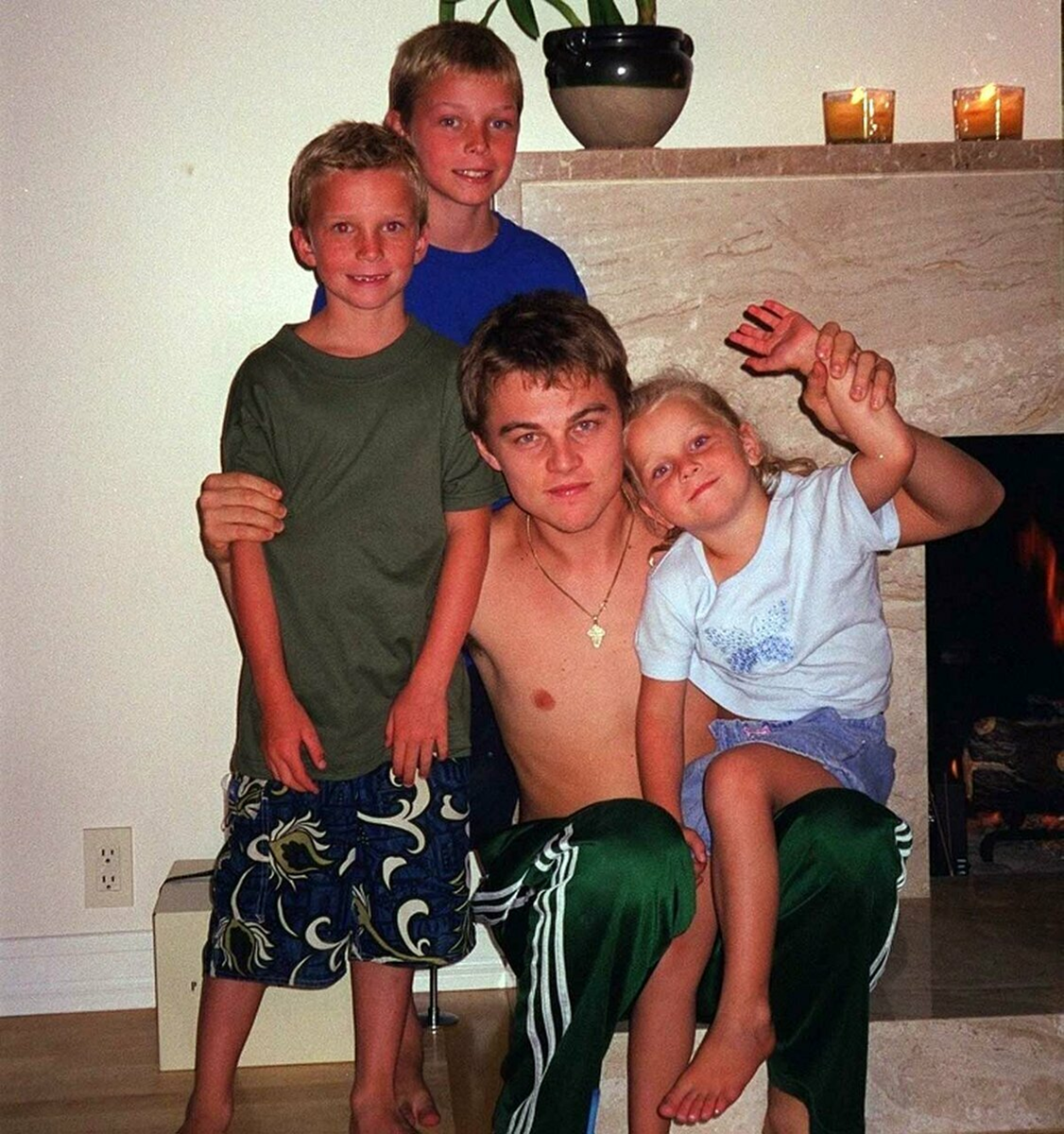 90-е мода мужская америка. дискотека в 90-е годы. бандиты в кожанках 90е. криминальная москва 90-х на снимках евгения кондакова. 90е мода бандиты в спортивках.