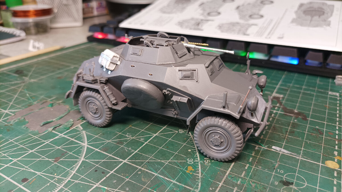 Не самая удачная модель Тамии, много облоя, смещений пресс-форм. Пулемет MG так вообще ужасен.