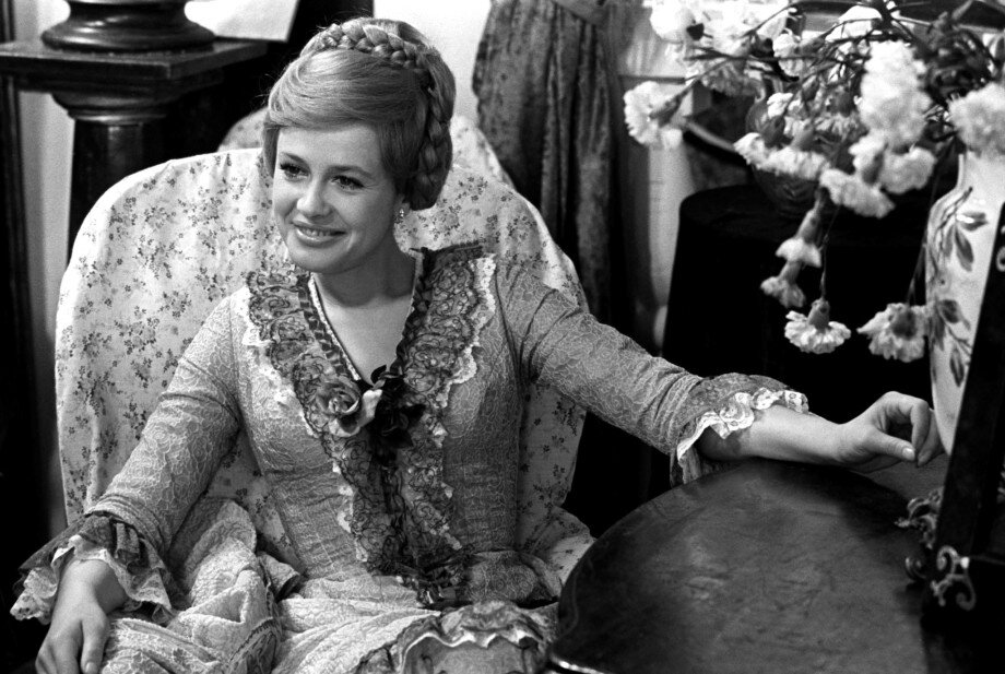 Марина Неелова – в роли Зои Акаемовой в телевизионном фильме по пьесе А.Н.Островского Красавец мужчина. Фото Валерия Христофорова, Фотохроника ТАСС